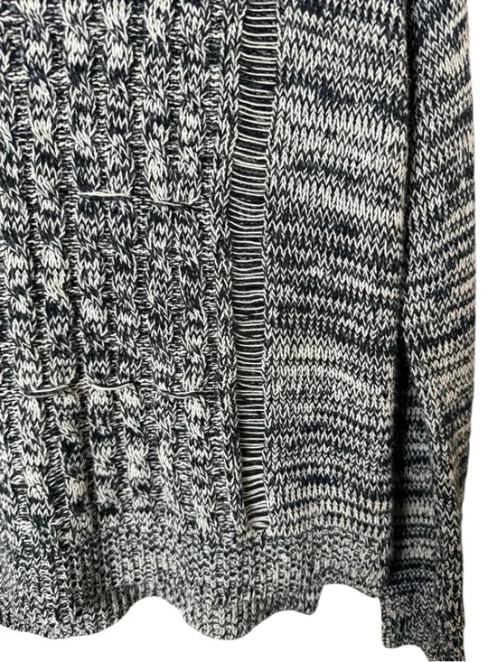 Medium Forever 21 Black & White Marled Cable Crew Sweater - Picture 5 of 7